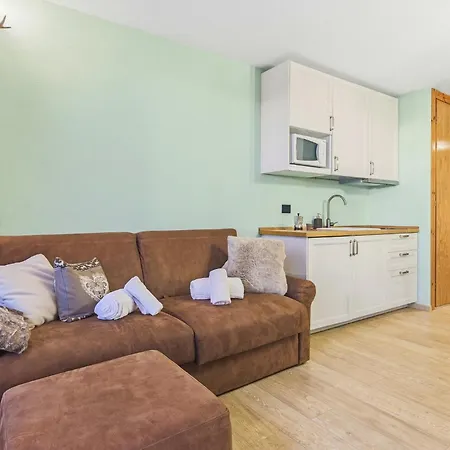 Apartament Hostdomus - Sansicario R8 *